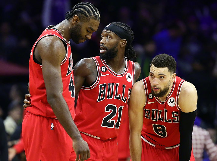  德罗赞33+8公牛撕碎雷霆防线