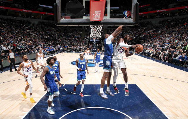  艾顿24+21护筐遮天，太阳防守制胜击溃灰熊  