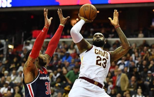  班凯罗准三双魔术主场力克活塞止住三连败颓势